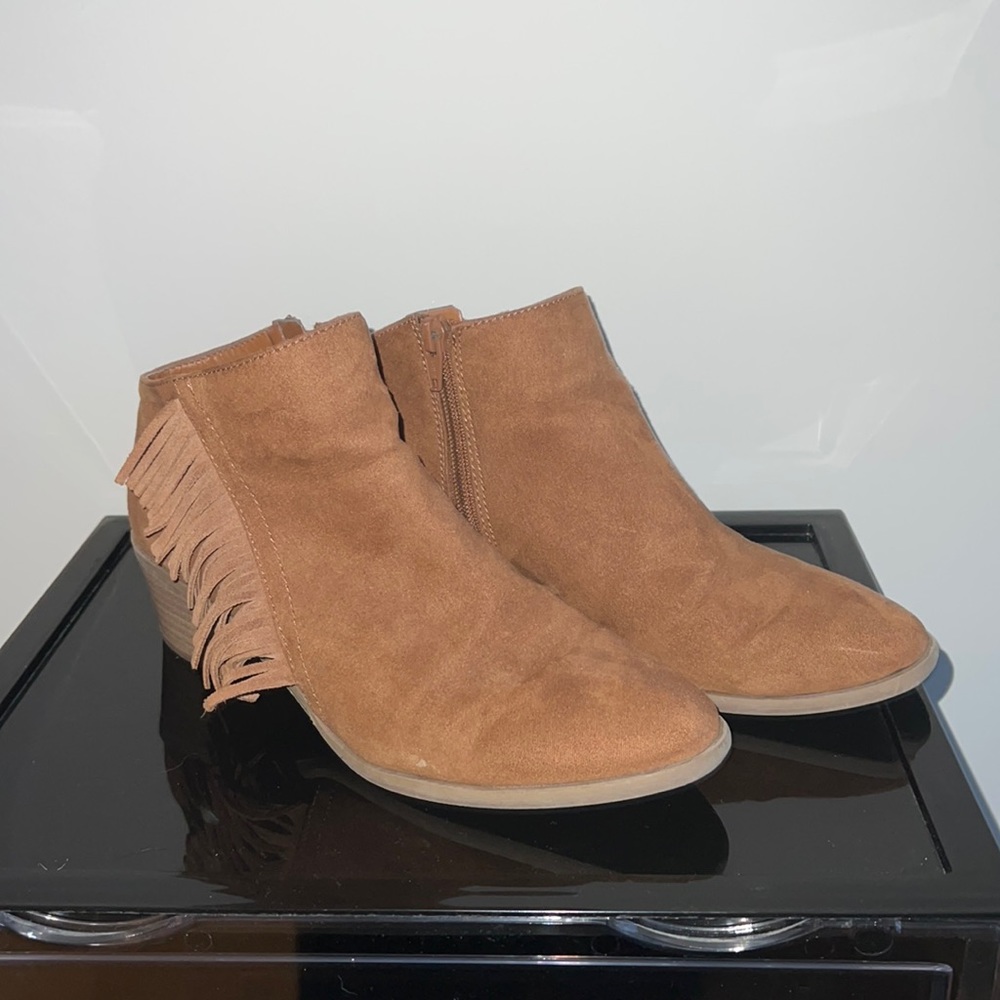 Universal Thread Fringe Booties